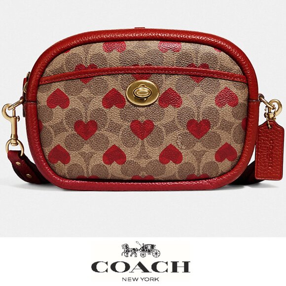 ❤️Coach Camera Bag In Signature Canvas With Heart Print - Picture 2 of 16